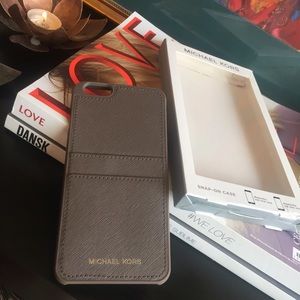 Michael Kors iPhone 6S Plus Wallet Case
